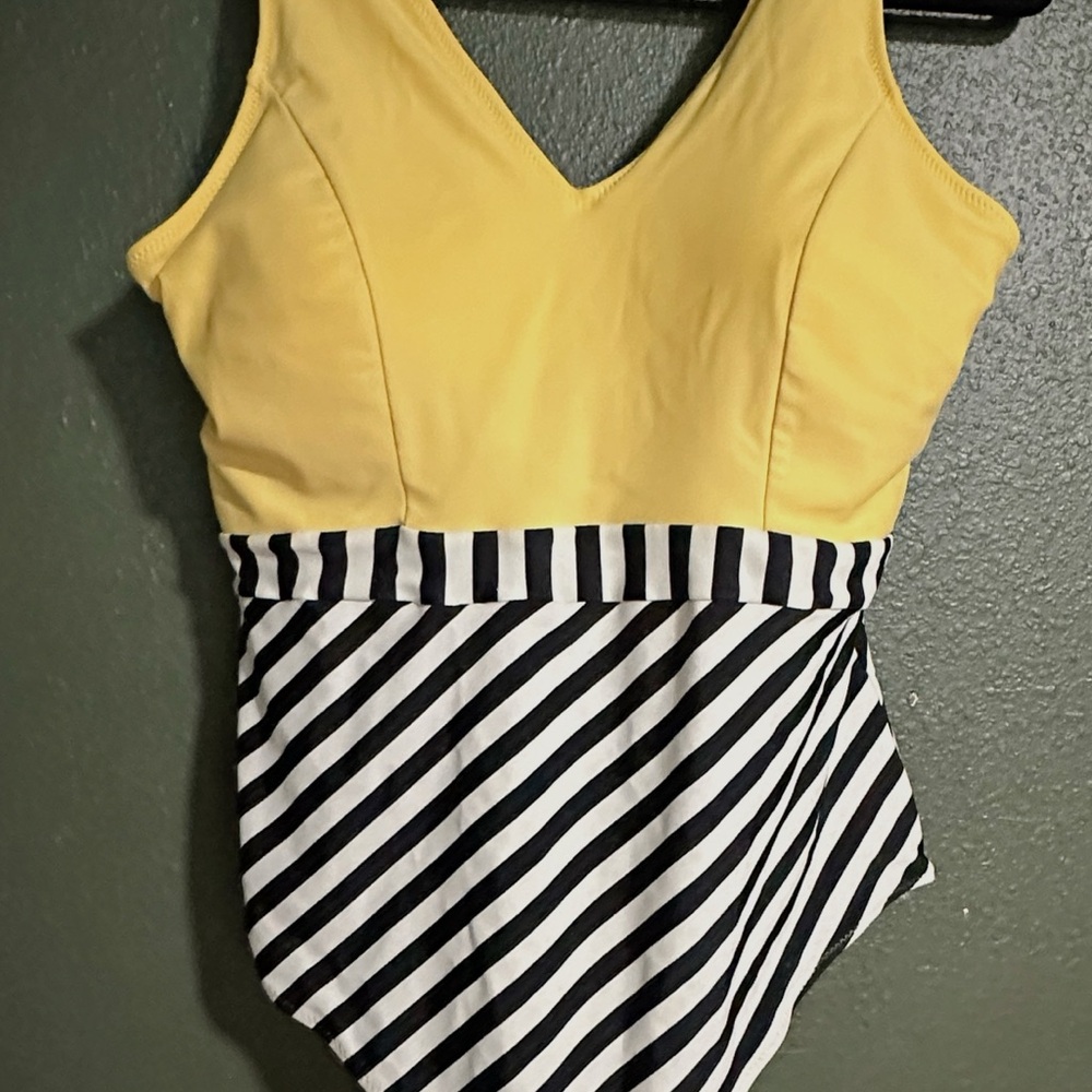 Cupshe Butter Yellow and Black Striped Women’s One Piece XL 16 18